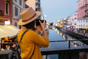 Descubre el poder y la belleza de la feminidad: Cómo abrazar tu papel como esposa y mujer